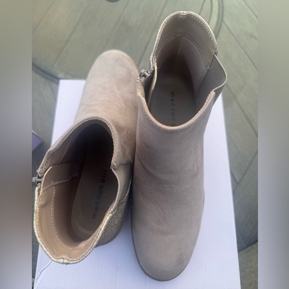 New booties for girls! - Picture 2 of 6